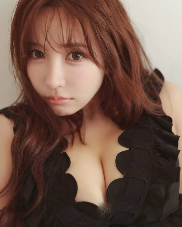 Yua Mikami portrait